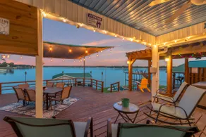 Lakefront retreat, hot tub, pets - Image 2