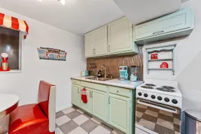 A Retro Retreat! 1950s Malt Shop, Theater, & Spa! - Image 2