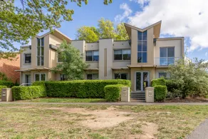3BR Modern Apt Prime Location 7 Mins to CBD - Image 5