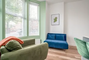 Belfast 2BR Apartment w Courtyard & Street Parking - Image 5