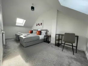 3 Bedroom New House with Wi-Fi Sleep 5 By Home Away From Home - A - Image 4