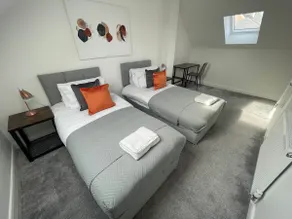 3 Bedroom New House with Wi-Fi Sleep 5 By Home Away From Home - A - Image 3