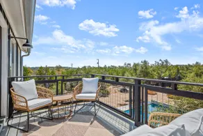 NEW Chic, Luxury Home with Pool - Howard Ranch! - Image 4