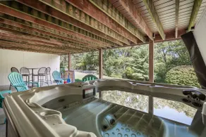 Blair's Jungle House w Hot Tub Game Room - Image 3