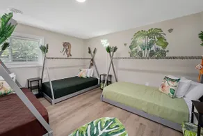 Blair's Jungle House w Hot Tub Game Room - Image 5