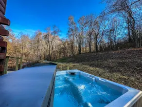 Luxury Lodge Hocking Hills with Pool and Hot Tub - Image 5