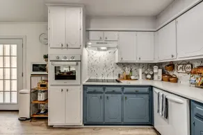 Afar Modern Vacation Home - Image 4