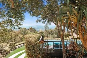 Montville Resort Style Holiday Retreat with pool - Image 2