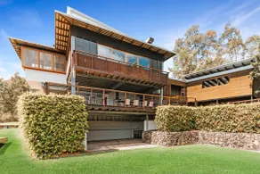 Montville Resort Style Holiday Retreat with pool - Image 5