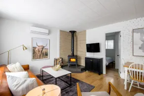 Repère d'Eastman – Spa • Wood fireplace - Image 5