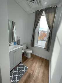 Modern Spacious Uptown Loft Apt in the ANF - Image 3