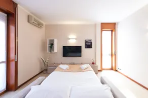 (Free Parking) Elegant 100sqm Apartment - Image 3
