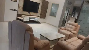 Luxurious Family Living Home - Image 4