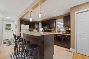 Family-Sized 3BR • 5 Beds • Near Downtown - Image 4