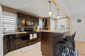 Family-Sized 3BR • 5 Beds • Near Downtown - Image 3