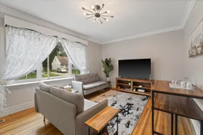 Family-Sized 3BR • 5 Beds • Near Downtown - Image 2