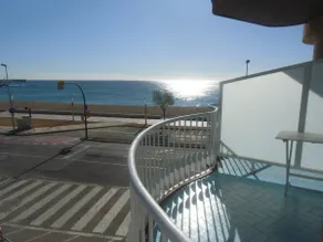 GREAT APARTMENT IN SEA FRONT. BEST POSSIBLE LOCATION IN TOWN. - Image 3
