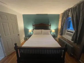 Uptown Geneva Rowhouse Flat - Image 3