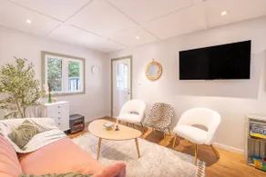 Hills Haven - Luxury Riverfront Cottage - Image 5