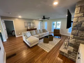 Awesome 3 Bedroom River Front Retreat! - Image 4