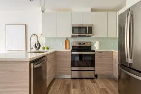 Luxury 2 Bed Apartment in Quincy - Image 3