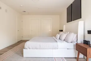 Luxury 2 Bed Apartment in Quincy - Image 4