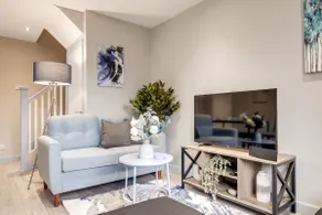 MK 2-Bedroom Contractor's Gem, 5 beds, sleeps 6, free parking - Image 5