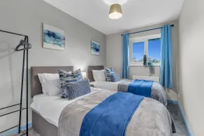 MK 2-Bedroom Contractor's Gem, 5 beds, sleeps 6, free parking - Image 3