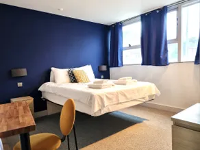 Spacious 6 Bed, 4 Bath Apartment - Image 4