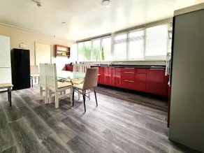 Spacious 6 Bed, 4 Bath Apartment - Image 3