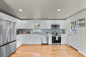 26 Beautifully Renovated 2 BR Home - Image 3