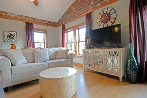 ”City View” Cozy downtown loft apartment - Image 3