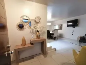 Spacious, 10 minutes to the beach, 10 minutes to downtown - Image 2