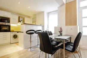 Charming stylish city duplex next to a quiet park - Image 2