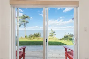 The Cottage House Oceanfront with a Hot Tub - Image 3