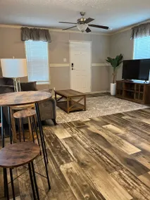 Delightful 2BR Home with Wi-Fi & Laundry - Image 4
