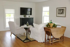 Magnolia Grace - Elegant farmhouse on Alpaca Farm - Image 3