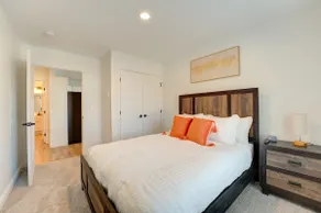 Chic 2BR hideaway | Balcony & WiFi included - Image 5