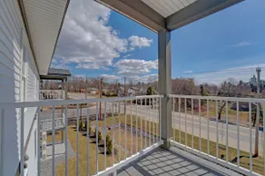Chic 2BR hideaway | Balcony & WiFi included - Image 2