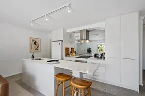 Stylish New Farm Apt w/ Huge Courtyard & 2Car Park - Image 5