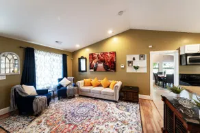 Nautical Retreat 6 Guests • 3 BDR • 2 Baths • Dogs - Image 4