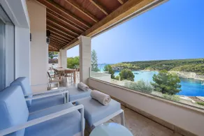 Luxury Villa with panoramic sea views - Image 3