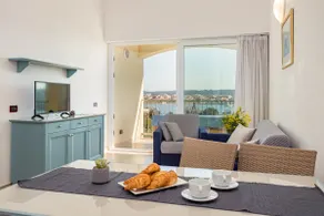 Comfortable sea view apartment with 2 bathrooms - Image 2