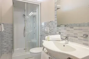 Comfortable sea view apartment with 2 bathrooms - Image 5