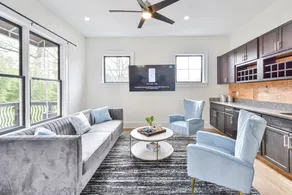Modern rooftop home in Midtown - Image 2