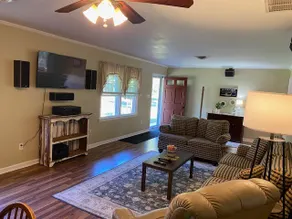 Charming Home in a Neighborhood - Image 5