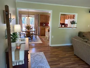 Charming Home in a Neighborhood - Image 3