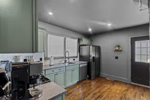 #28- *Modern Bungalow* - Image 3