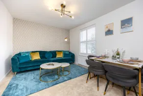Stunning modern space in Hove & free parking - Image 5