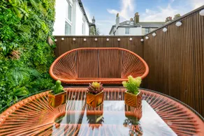 Stunning modern space in Hove & free parking - Image 4